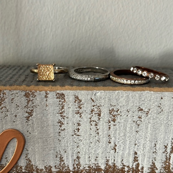 Set of Costume Jewelry Rings - Picture 1 of 5